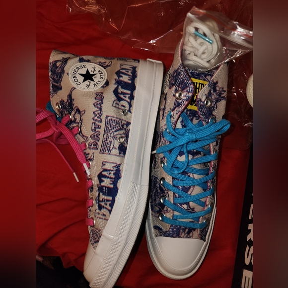 Converse Mens High-Top Sneakers - White and Purplish Gray with BATMAN All Over - Picture 2 of 6